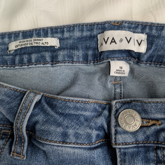 Women's Blue Jeans - Picture 3 of 4